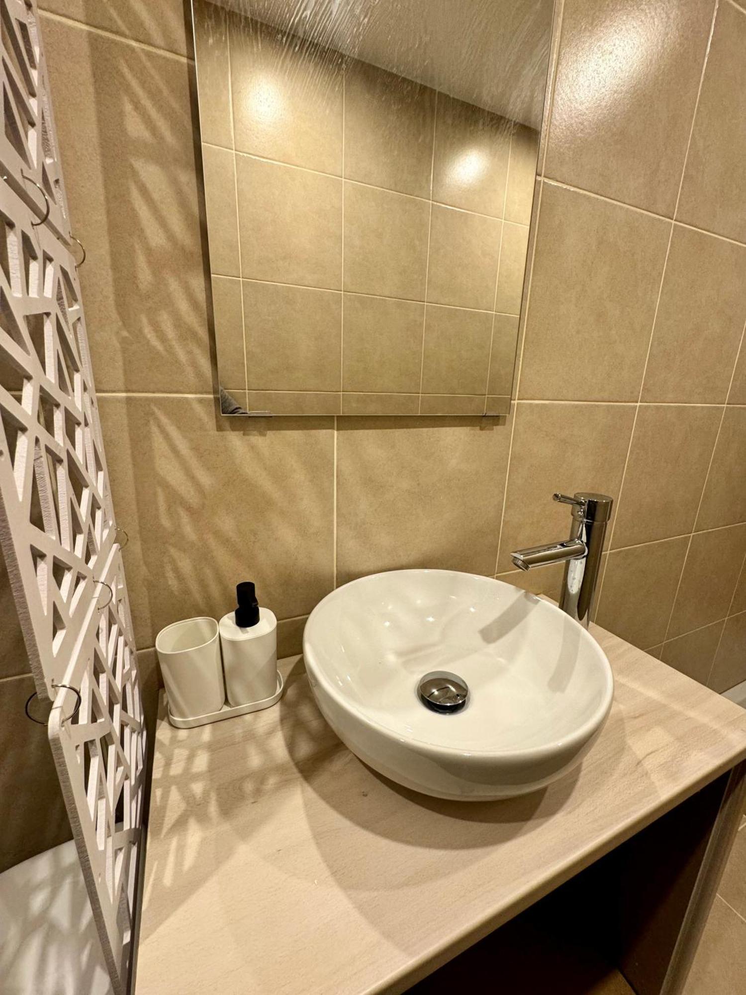 Appartement Lumineux Et Renove Pres De Montmartre "Amelie" Paris Eksteriør bilde