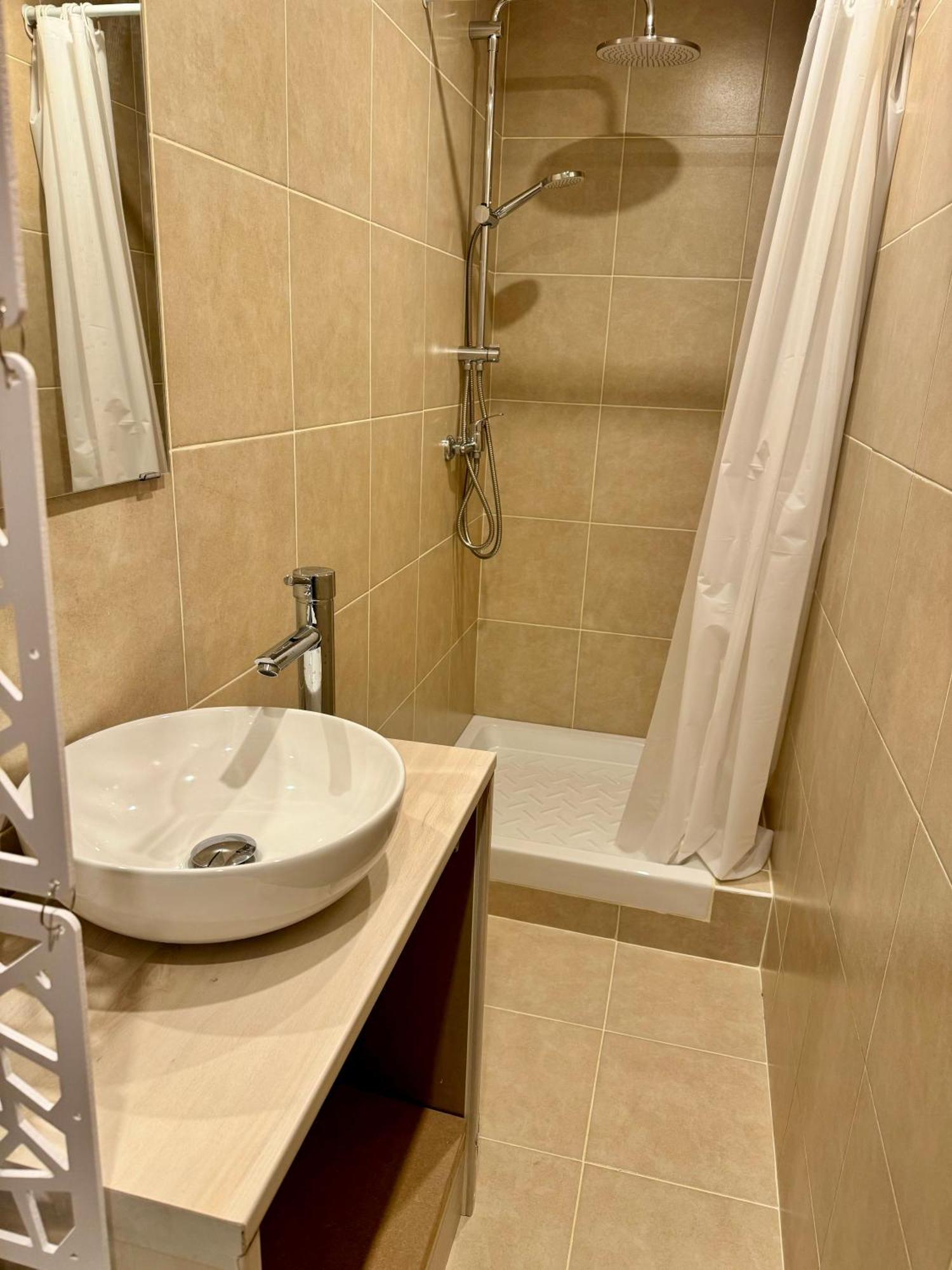 Appartement Lumineux Et Renove Pres De Montmartre "Amelie" Paris Eksteriør bilde